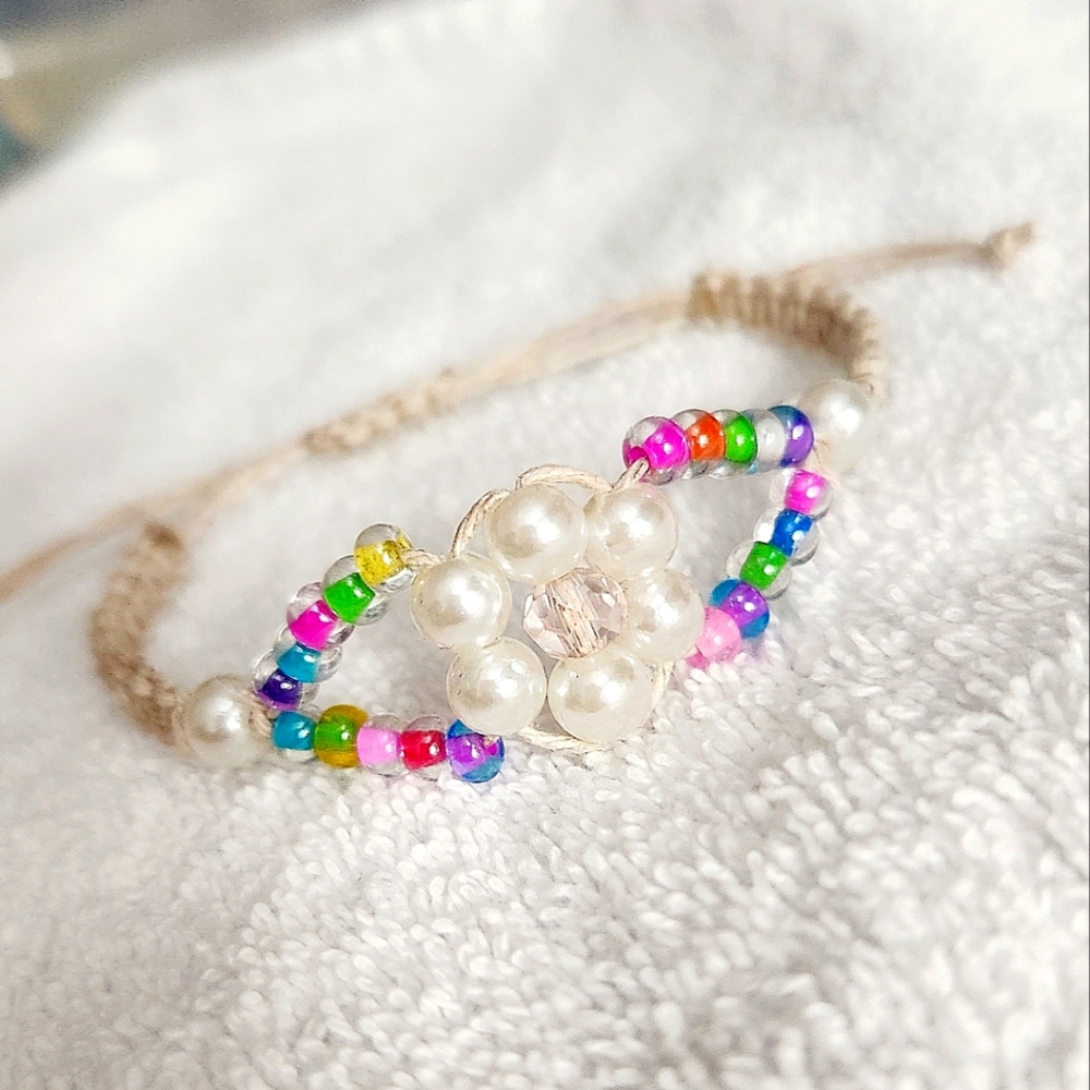 Beautiful White Pearl Flower w/colorful beads